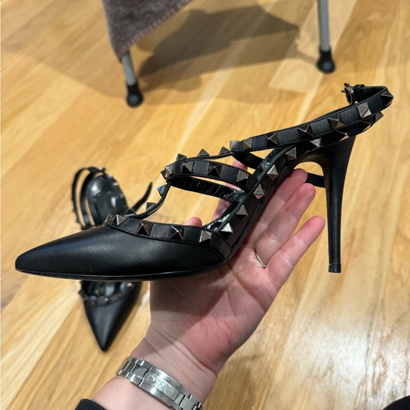 Valentino Garavani women's rockstud cage leather pumps with studs - Picture 7 of 9